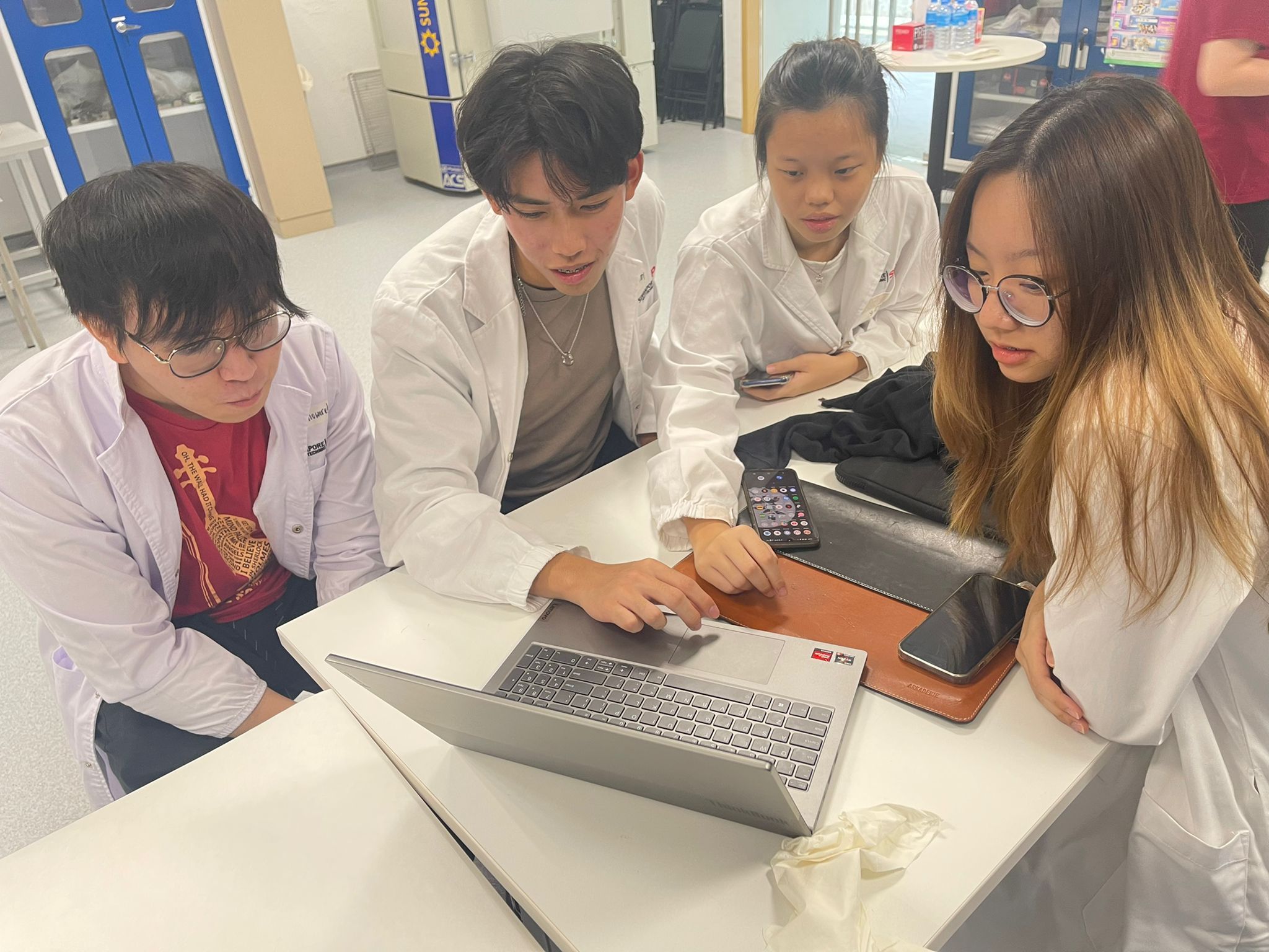 SPES2023_Feasible study Students discussing the material test data SPES2023_Feasible study Students discussing the material test data