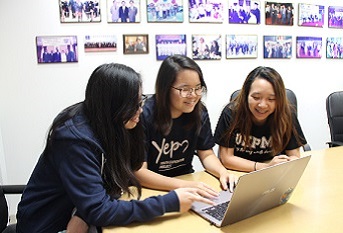 Weekly pre-event meetings and discussions