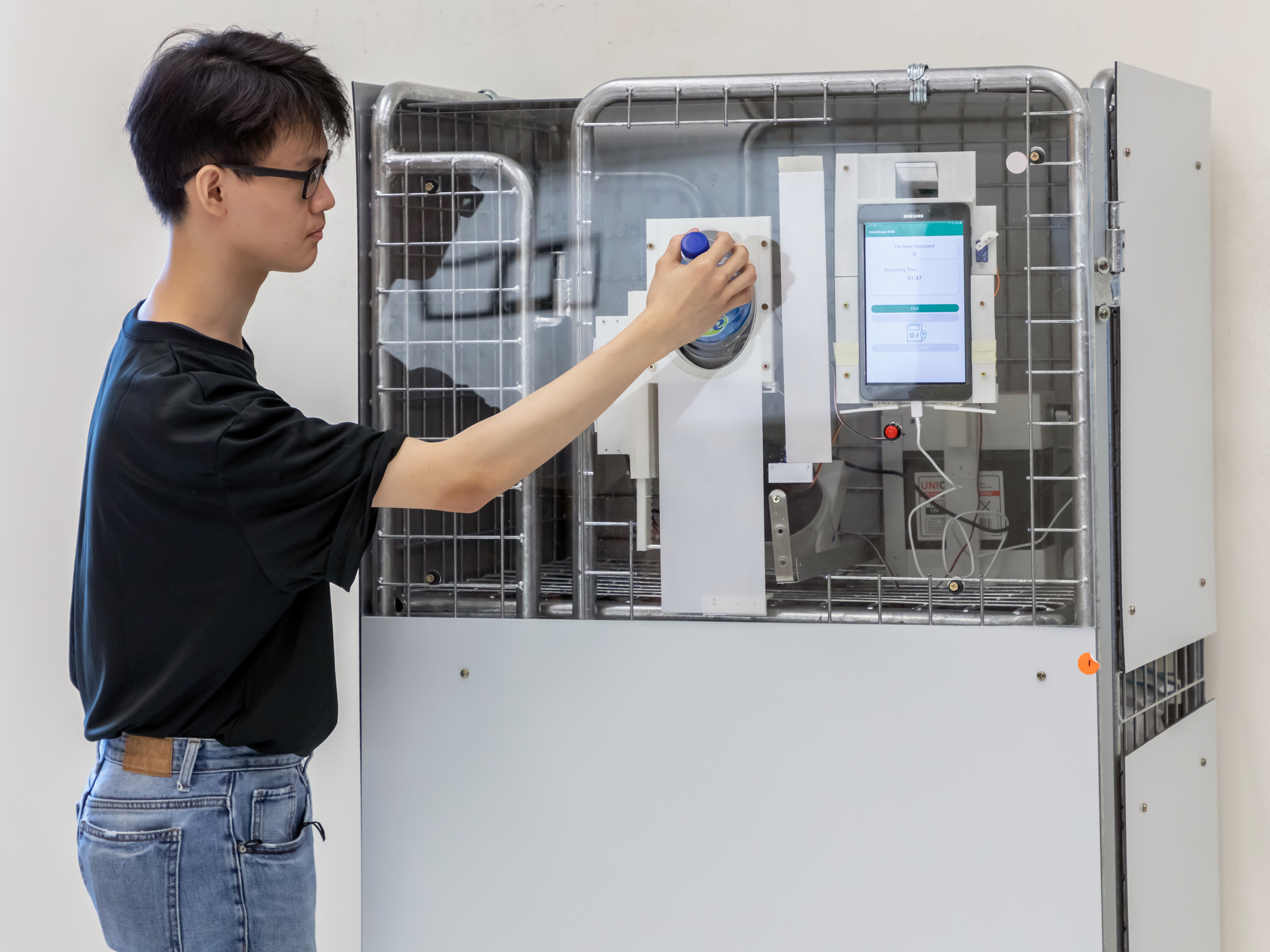 Smart Recycling Receptacle for PET Plastic Bottles Smart Recycling Receptacle for PET Plastic Bottles