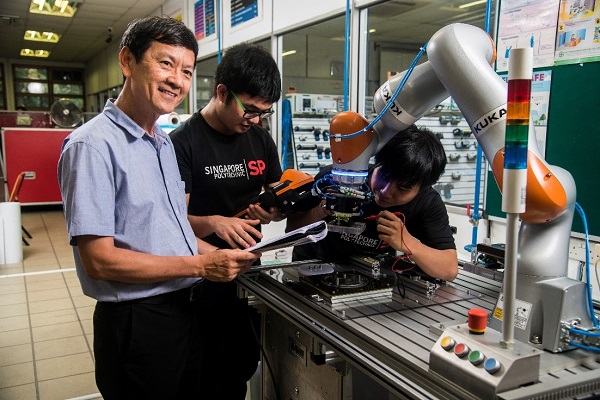 Sum Lim Lecturer and robot